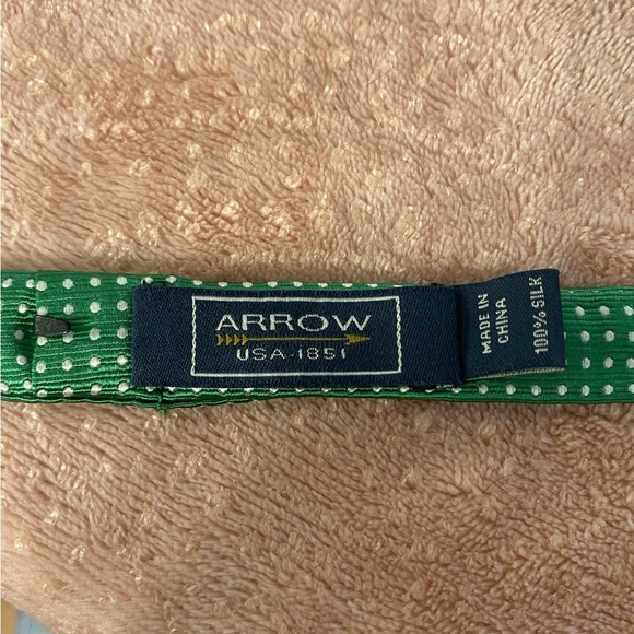 Arrow Green Bow Tie with White Dots - Picture 5 of 9
